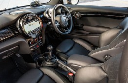 MINI Convertible 2015, interior