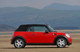 MINI One Convertible, side, roof up