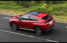 Mitsubishi Eclipse Cross, overhead
