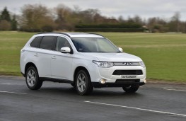 Mitsubishi Outlander, side