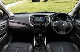 Mitsubishi L200, dashboard