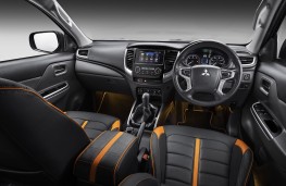 Mitsubishi L200 Barbarian SVP II dashboard