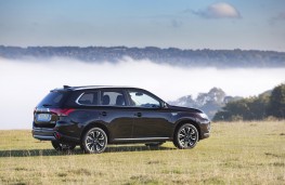 Mitsubishi Outlander PHEV, side