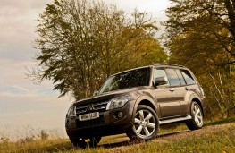 Mitsubishi Shogun LWB front