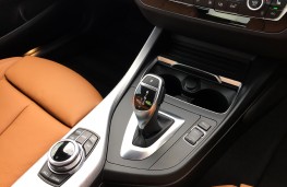 BMW M240i, 2017, gear lever