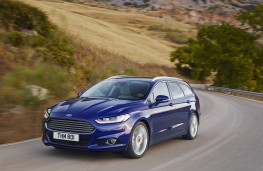 Ford Mondeo Estate, front, action