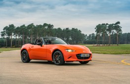 Mazda MX-5 30th Anniversary Edition, 2019, front, static 2