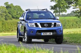 Nissan Navara, front