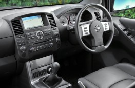 Nissan Navara, interior
