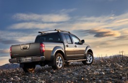 Nissan Navara, rear