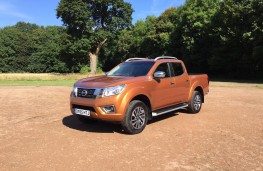 Nissan NP300 Navara, front