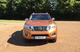 Nissan NP300 Navara, front