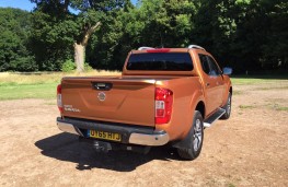Nissan NP300 Navara, rear