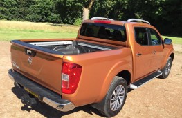 Nissan NP300 Navara, rear