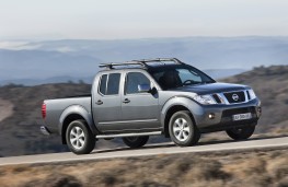 Nissan Navara, side, action