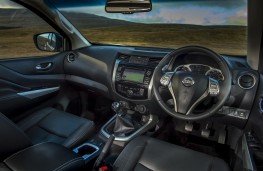 Nissan NP300 Navara, interior