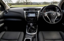 Nissan Navara, 2016, interior
