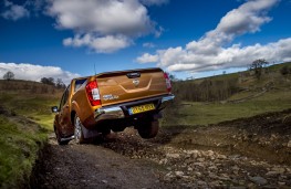 Nissan NP300 Navara, off road, rear