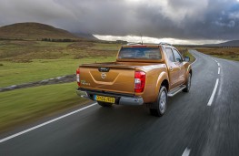 Nissan Navara, 2016, rear
