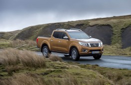 Nissan Navara, 2016, side