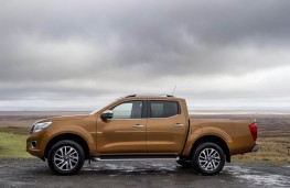 Nissan NP300 Navara, side, static