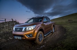 Nissan NP300 Navara, track, front