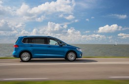 Volkswagen Touran, side