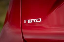 Kia Niro HEV, 2026, badge