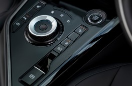 Kia Niro HEV, 2026, gear selector