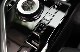 Kia Niro PHEV, 2025, gear selector