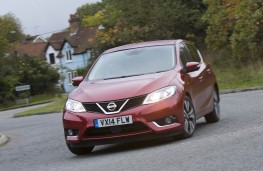 Nissan Pulsar, front action 2