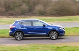 Nissan Qashqai, side action