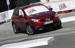 Nissan Qashqai, blind driving exercise