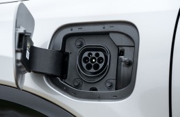 Kia Niro PHEV, 2025, charging port