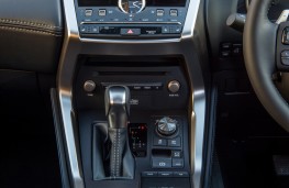 Lexus NX 300h, 2018, centre console