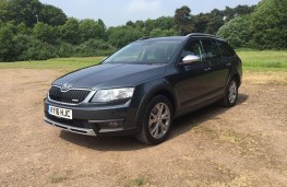 Skoda Octavia Estate Scout, front