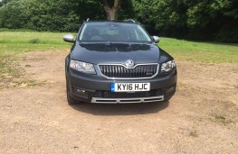 Skoda Octavia Estate Scout, front
