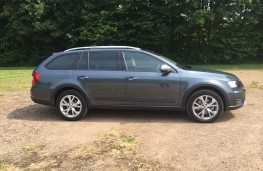 Skoda Octavia Estate Scout, side