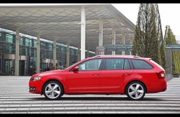 Skoda Octavia Estate, 2013, side