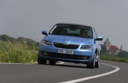 Skoda Octavia 1.0 TSI, front