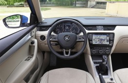 Skoda Octavia 1.0 TSI, interior, manual