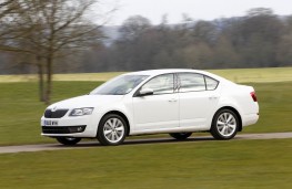 Skoda Octavia, side