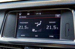 Kia Optima Sportswagon GT Line S, display screen