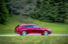 Kia Optima Sportswagon GT Line S, side