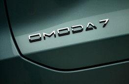 0MODA 7, 2025, badge
