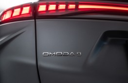 Omoda 9 SHS, 2026, badge