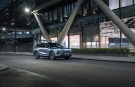 Omoda 9, 2025, side