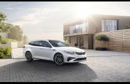 Kia Optima, front