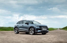 Audi Q4 e-tron, 2025, front