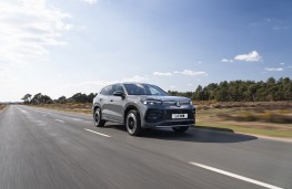 Volkswagen Tayron eHybrid, 2026, front, action